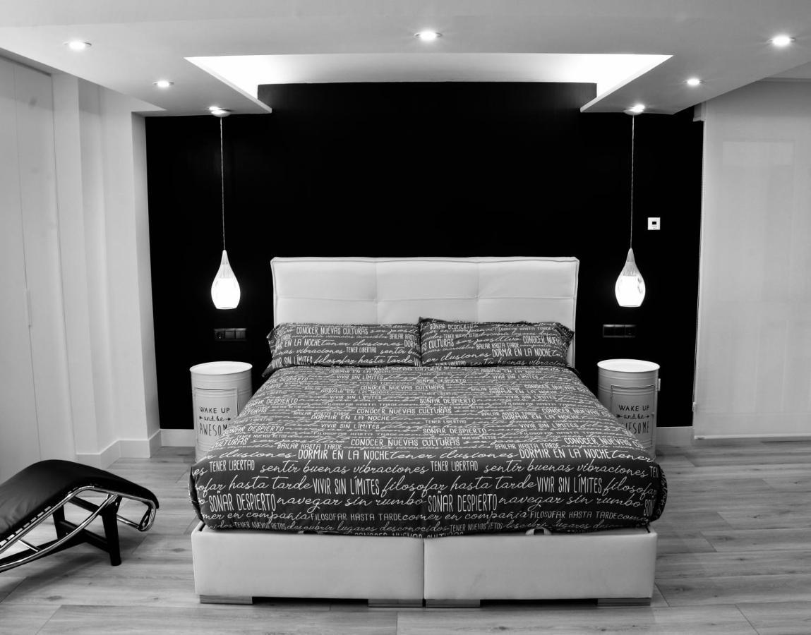 Black And White Suitte "Plaza" Noja Kültér fotó